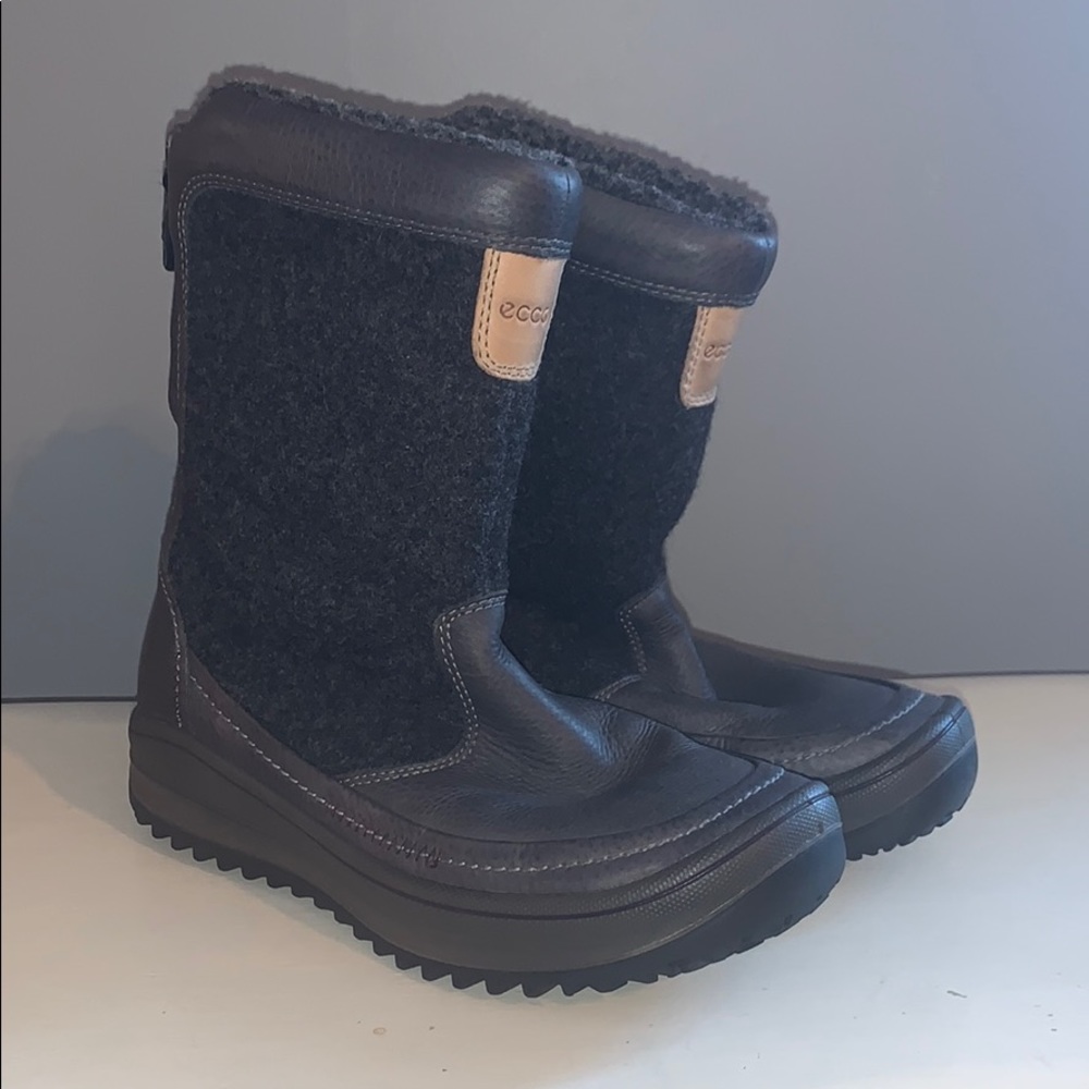ECCO.  Winter boots size 8